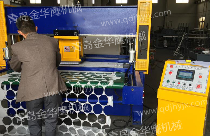 Automatic mobile head cutting machine